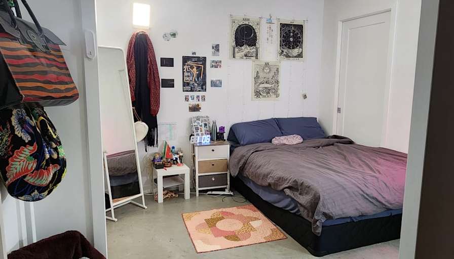 Private room to rent in share house Rue De Chambly,... Roomies.ca