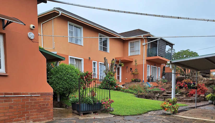 Private room to rent in share house King Edward A... Roomies.co.za