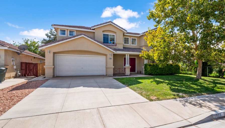 Room share to rent Rosamond, California 93560 2 r...