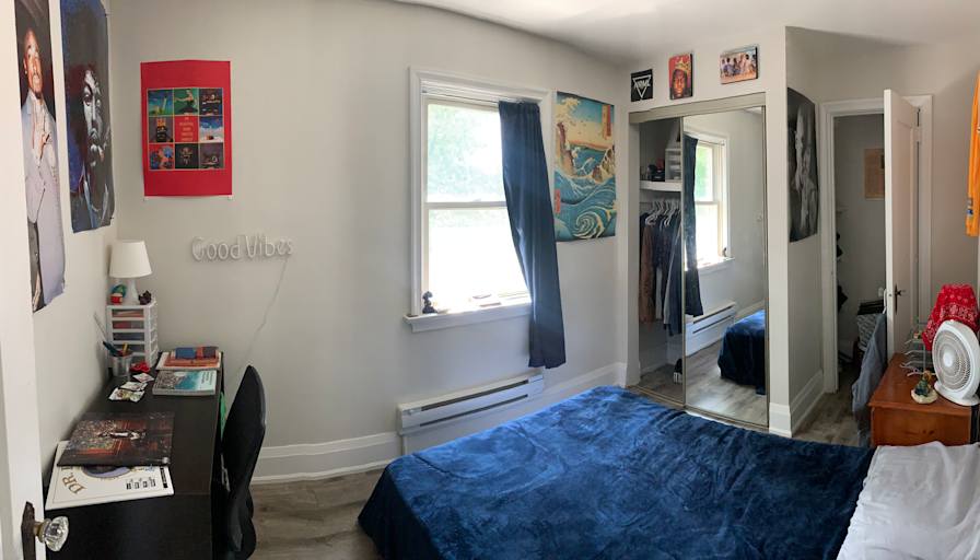José's room
