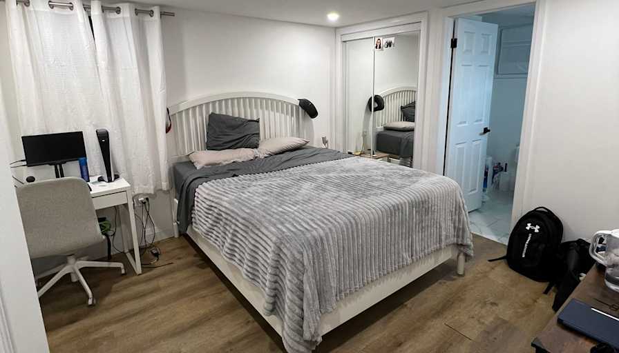 Miguel Sandoval's room