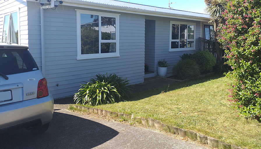 Private room to rent in share house Titahi Bay, W... Roomies.co.nz