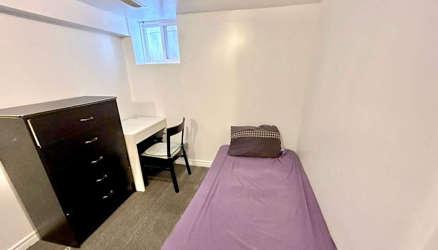 EKC Homestay Toronto's room