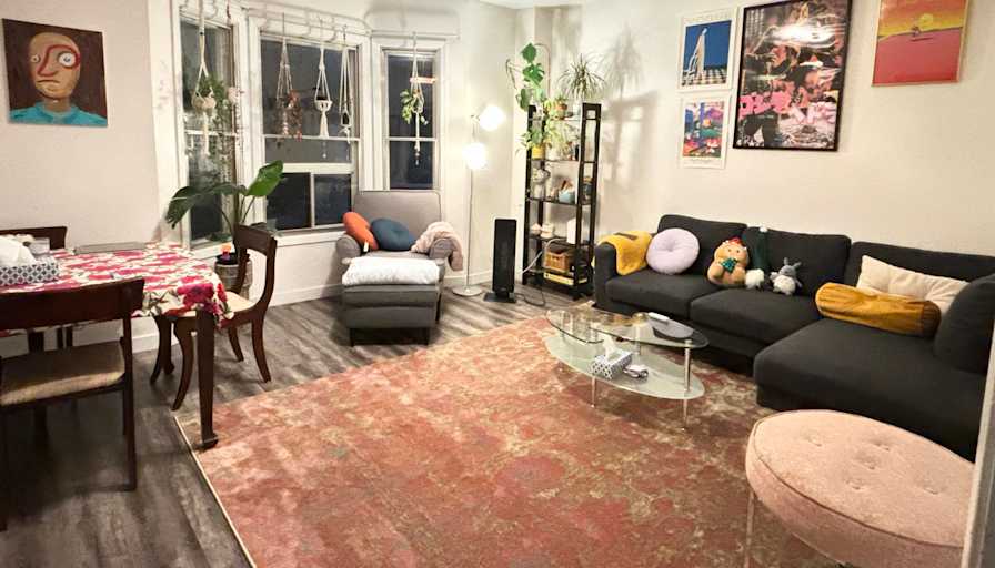 Private room to rent in share house Dufferin Street,... Roomies.ca