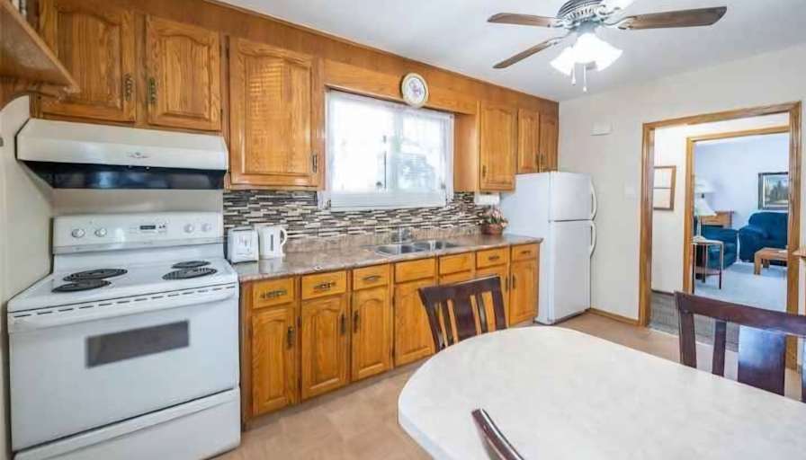 Maureen and Darlene's room