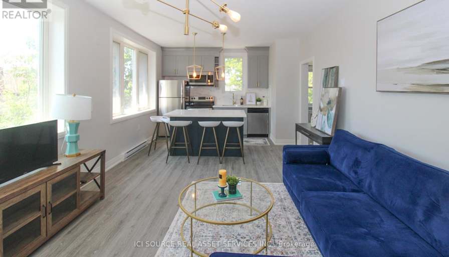 Faran Latafat's room