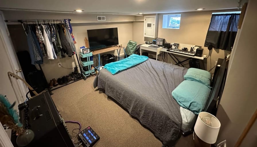 Photo of Alaska's room