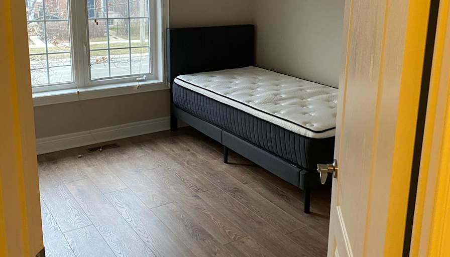 Mississauga ON's room