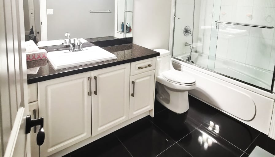 female roommate wanted's room