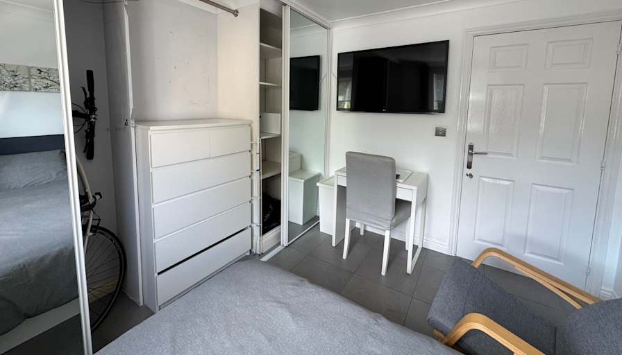Photo of dennis francis's room