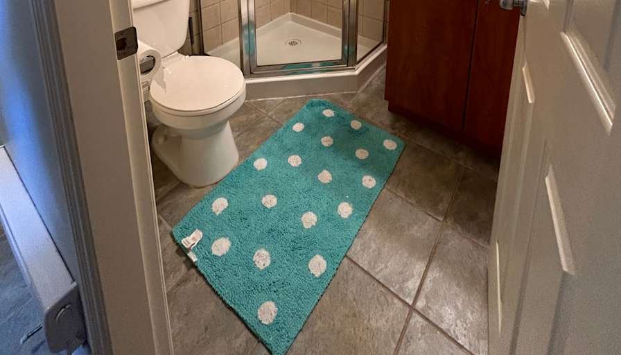 Fluer Muesco Reyes's room