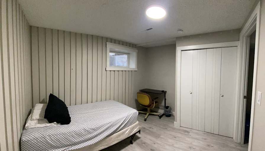 B's room