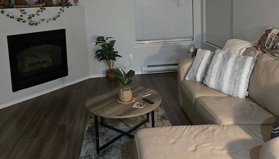 Lareina skolski's room