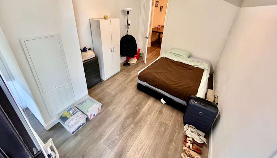 Photo of Andrés's room