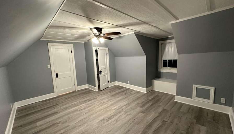 Private room to rent in share house Fredericksburg,...