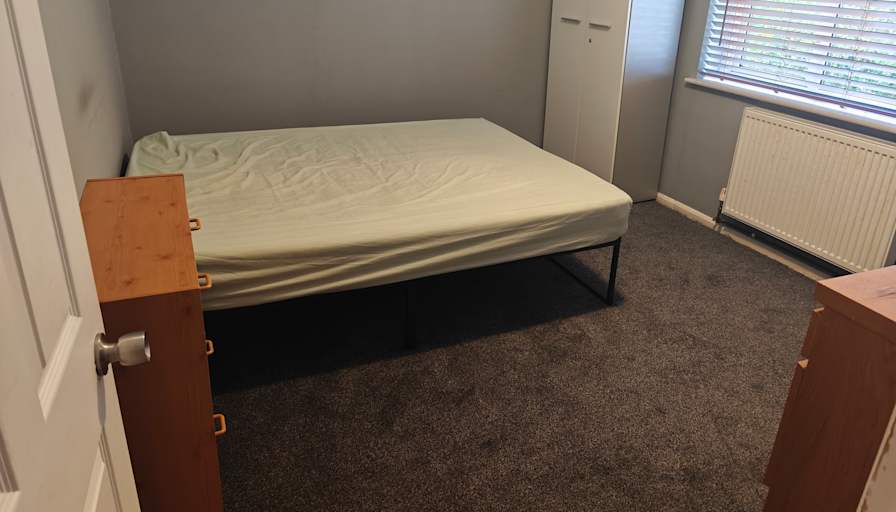 Private room to rent in share house London Road,... Roomies.co.uk