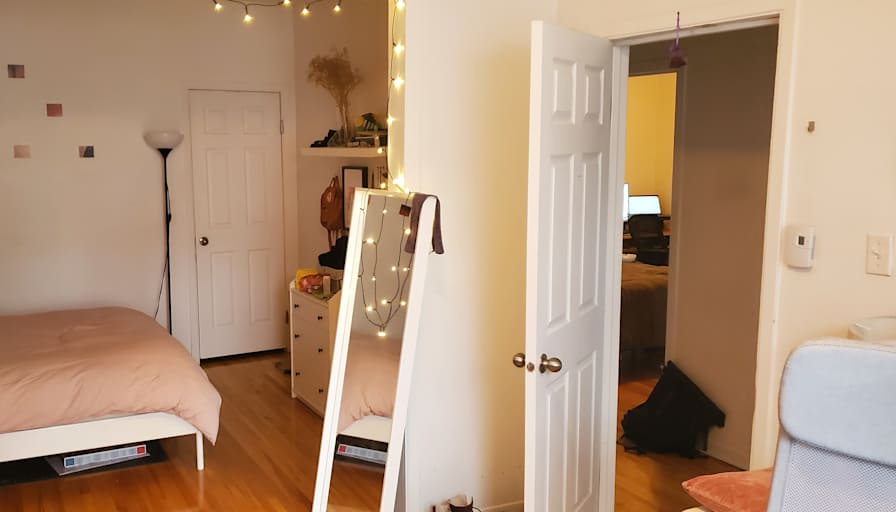 Isla Robertson's room