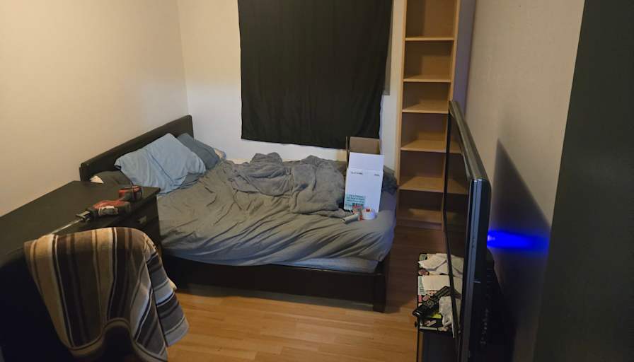 derrick rochon's room