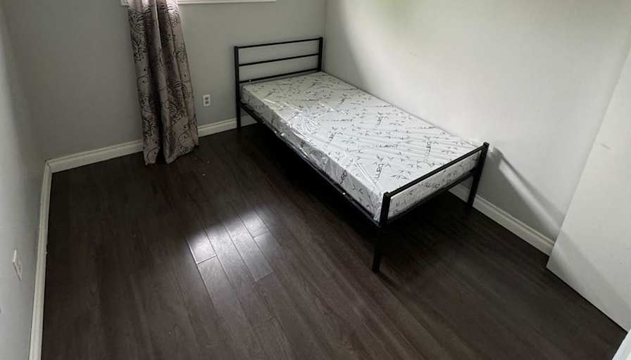 Kartik Khanna's room