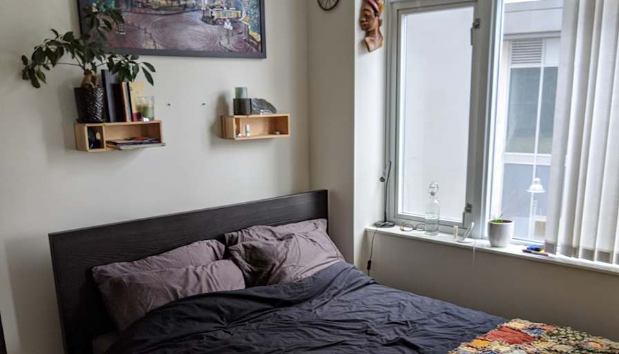 Hythe Drewe Al-Keder's room