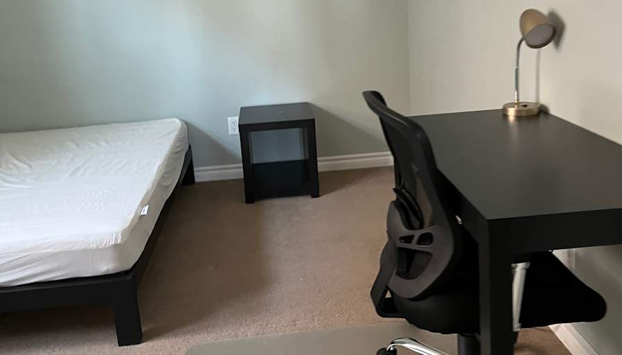 Thiruni Thirimanne's room