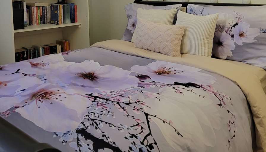 West River St- Ensuite rental's room