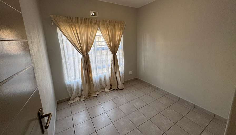 Photo of Jonathan Bossoke's room