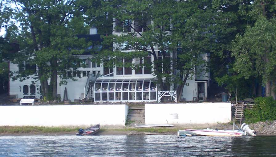 thomas Little's room