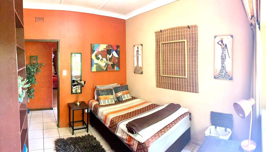 Private room to rent in share house Maria Street,... Roomies.co.za