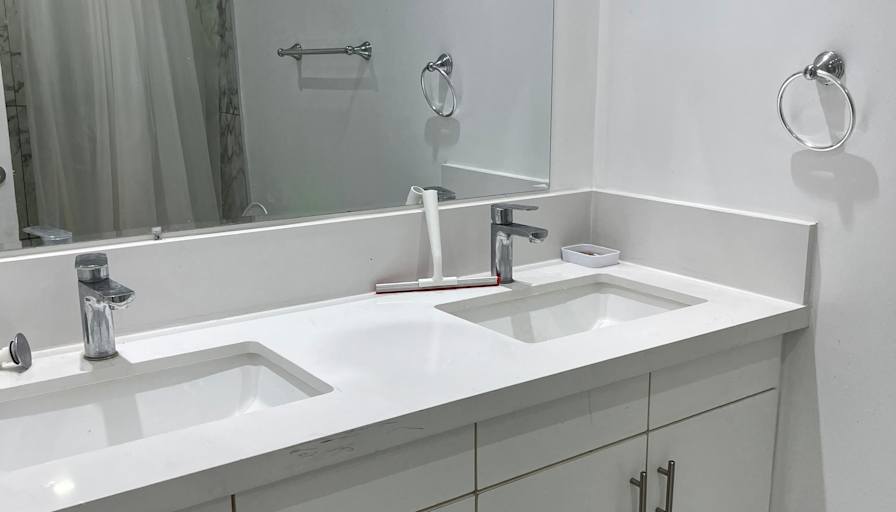 ExcellentHome's room