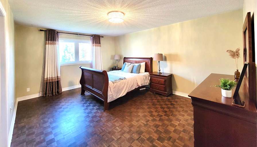 Ling Xiao Chen's room