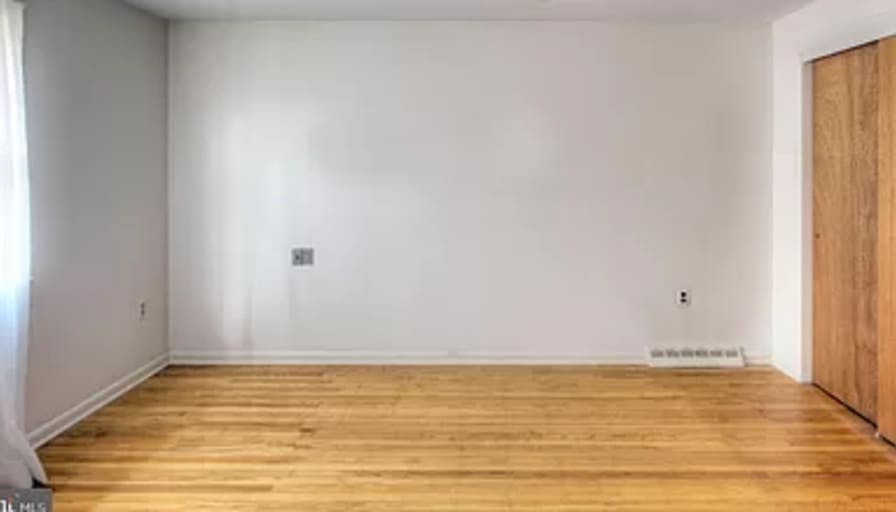 Photo of rent's room