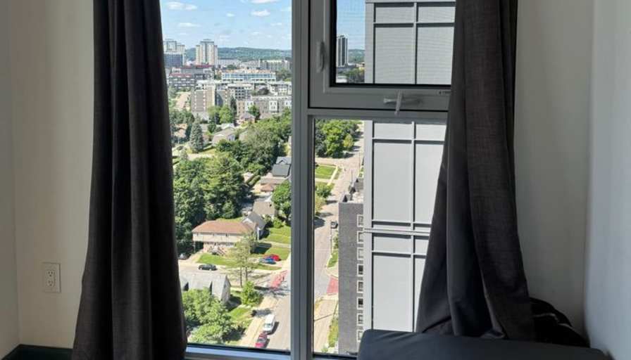 Private room to rent in share house King Street Nort... Roomies.ca