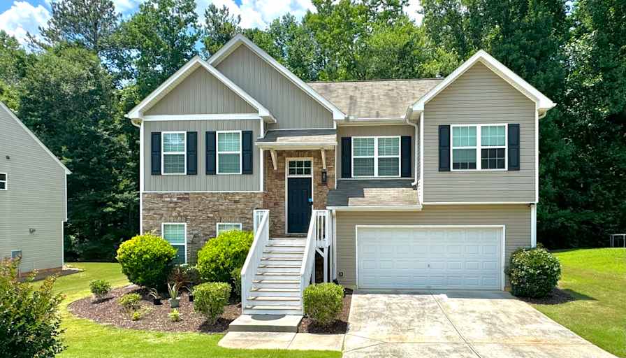 Private room to rent in share house Miranda Way, Po...