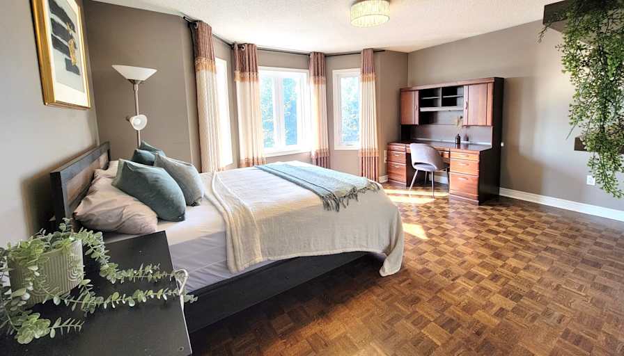 Ling Xiao Chen's room