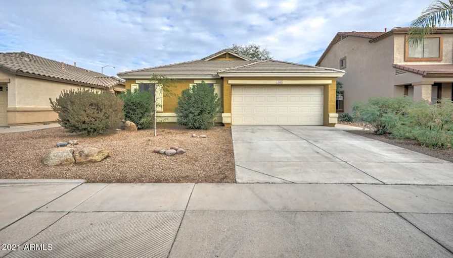 Private room to rent in share house South Adelle, M...