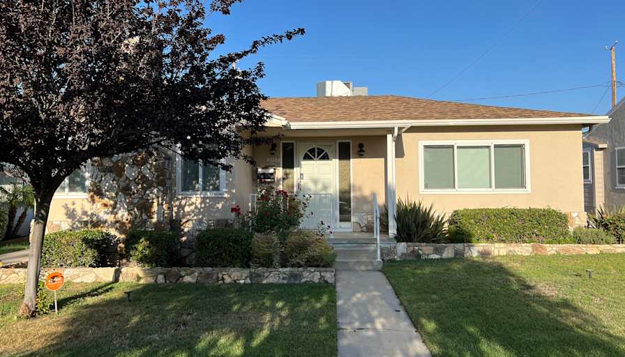 Private room to rent in share house Burbank, Califo...