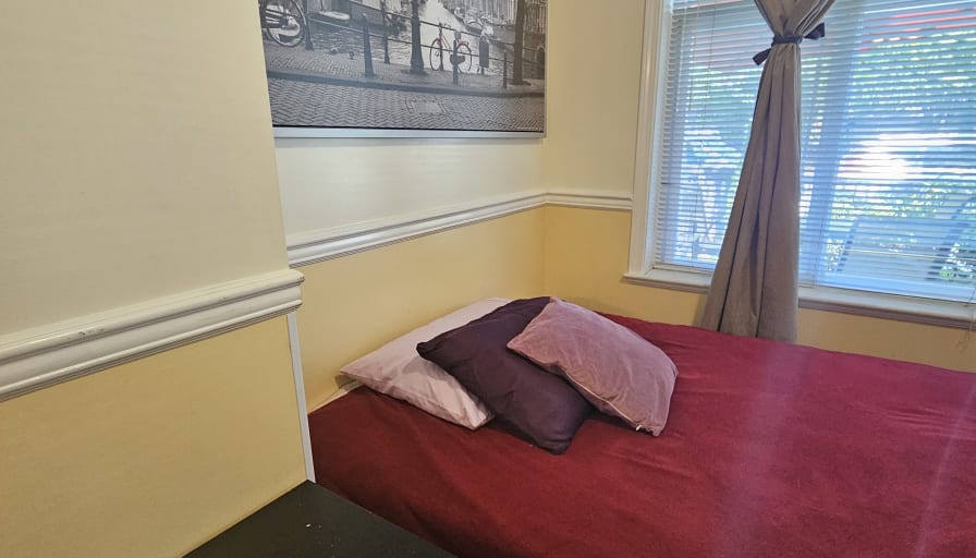 Abril Mendoza cordova's room