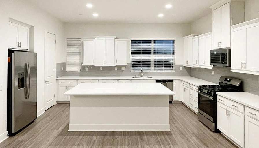 Private room to rent in share house Chino Hills, Ca...