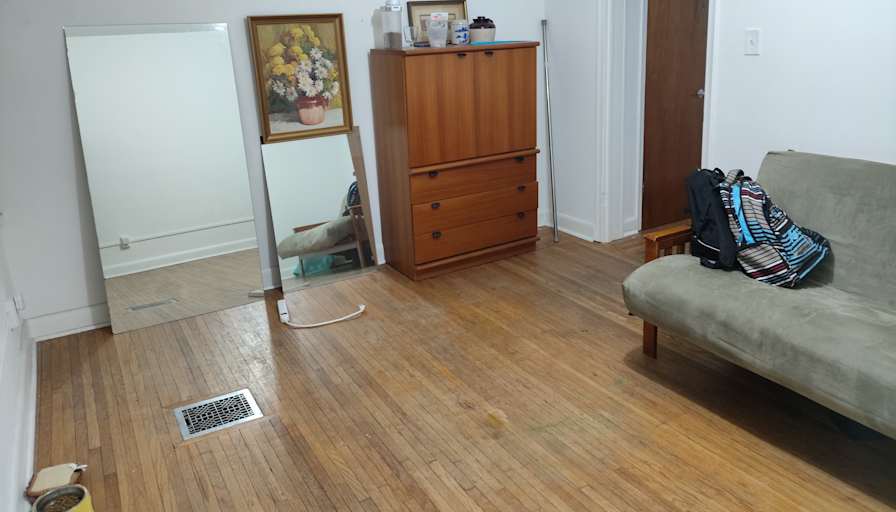 Viet Anh Nguyen's room