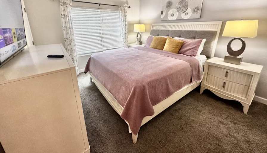 Furnished room with own bathroom in an apartment We Roomies com