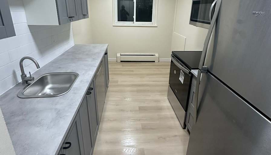 TARIK AHMET TUNA's room