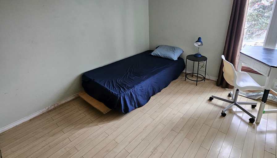 Oliver Marlon Santos's room