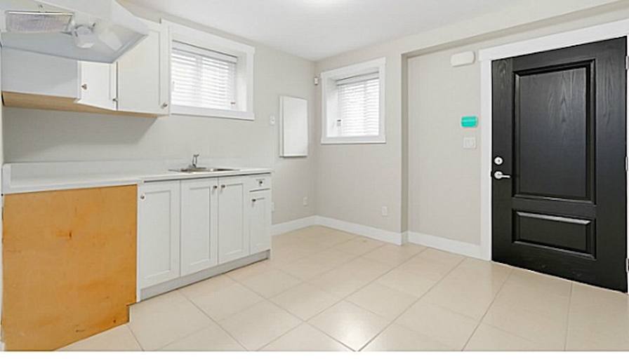 Safe Stay Vancouver's room