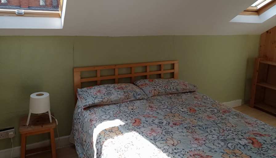Photo of Des's room
