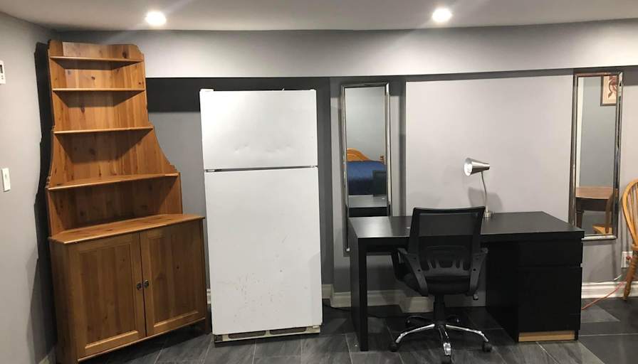 Yolah  slater's room