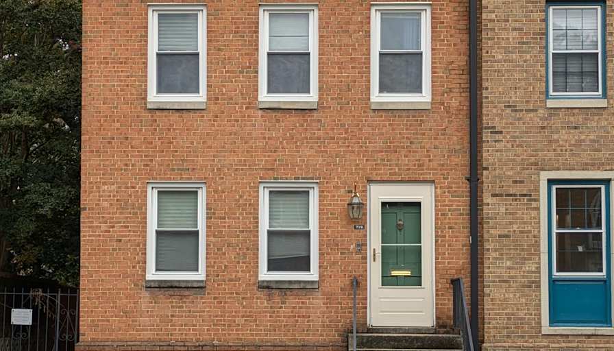 Private room to rent in share house 6th Street Sout...