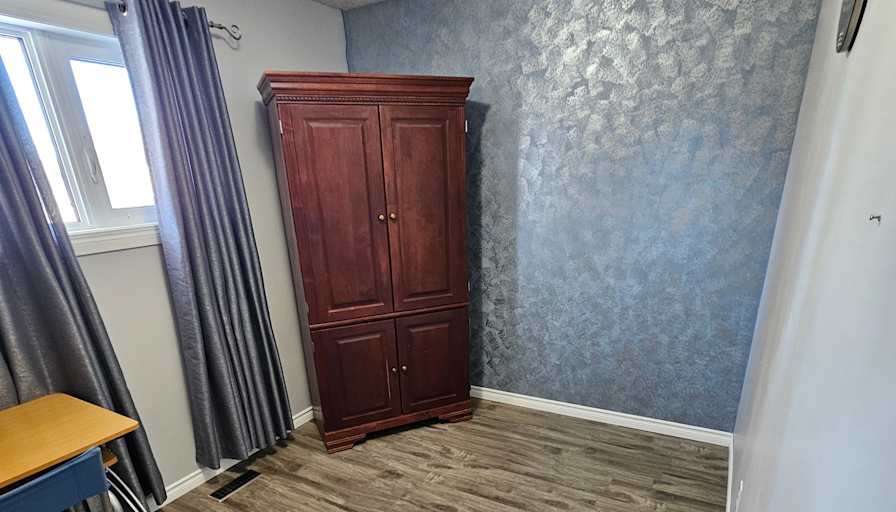 Derrick P Francis's room