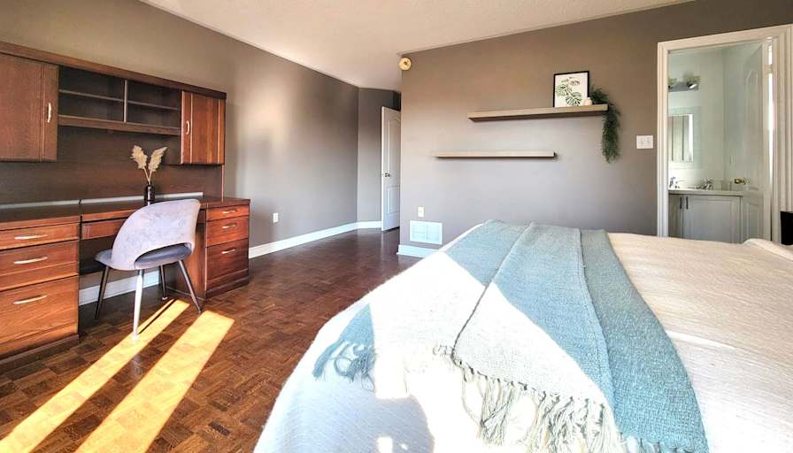 Ling Xiao Chen's room