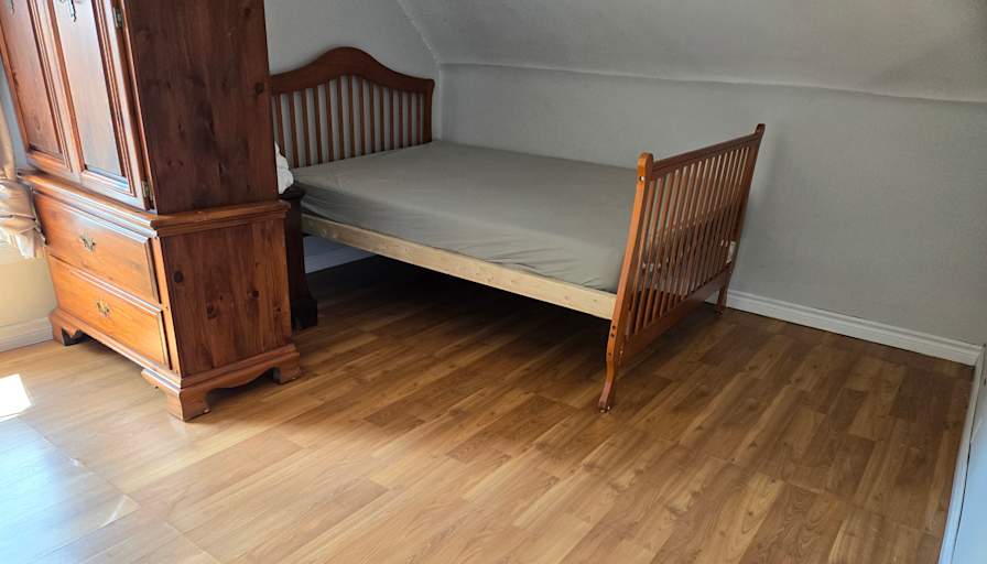 Emmanuel Wagne's room